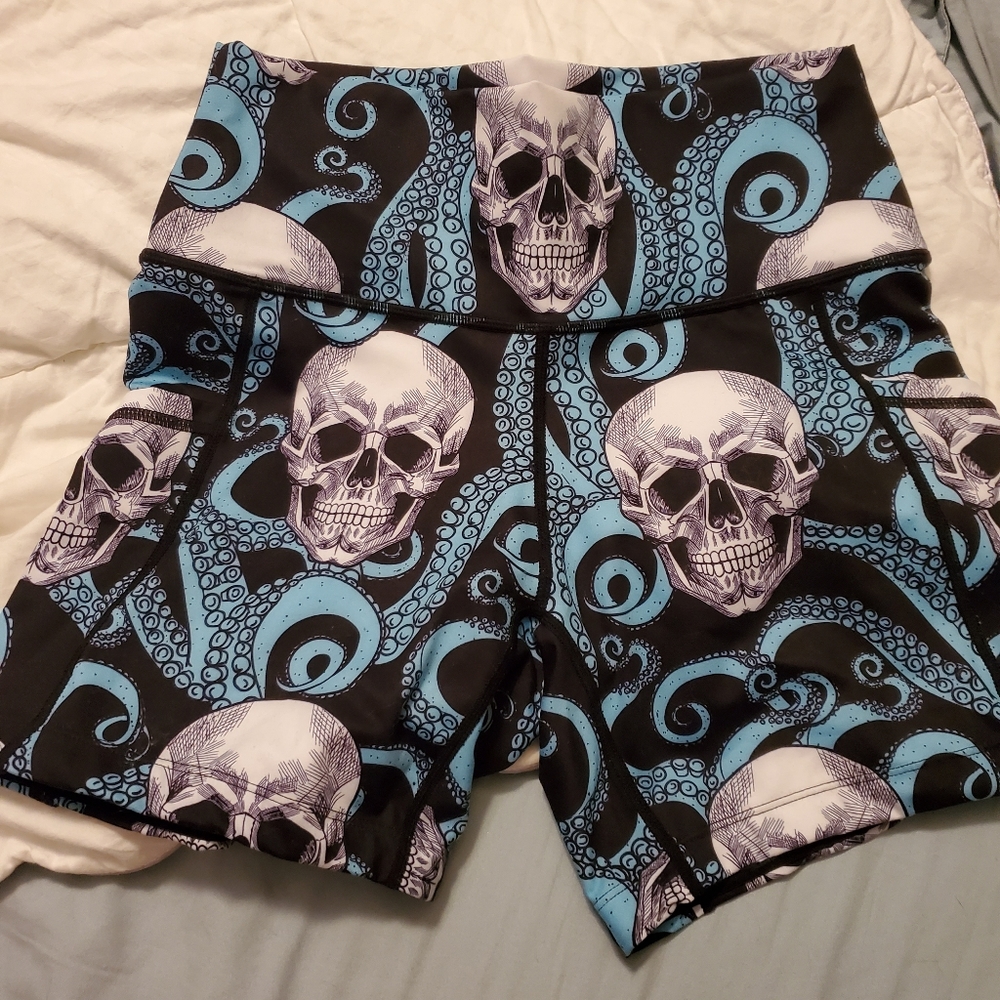 CVG Kraken skull shorts